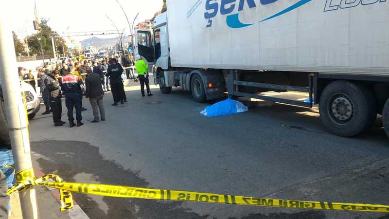 Bulancak’ta tırın çarptığı yaşlı adam hayatını kaybetti. M.S.Ö. idaresindeki 33