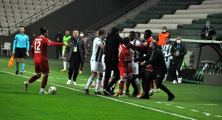 Giresunspor-Balıkesirspor karşılaşmasında maç boyunca