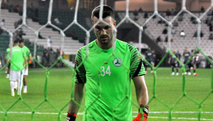 Giresunspor’un Trabzonspor ile oynadığı karşılaşmanın 7. dakikasında kaleci Okan Kocuk,