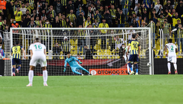 Bu kadar mı şanssızız! Giresunspor, Balde’nin penaltı kaçırdığı maçta Fenerbahçe’ye 2-1 yenildi. Süper Lig’in