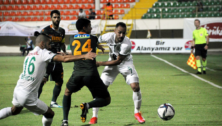 YAZIK OLDU: 1-0 Giresunspor 90 dakika tek kale oynadığı maçta Alanyaspor’a 8’inci dakikada