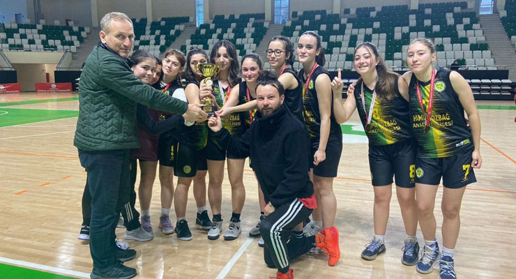 Hamdi Bozbağ Anadolu Lisesi Şampiyon