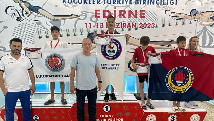 Şahin yüzmede Türkiye şampiyonu