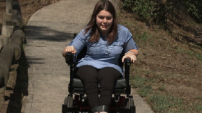 Akülü tekerlekli sandalye hareket kabiliyeti sınırlı olan bireylerin yaşam kalitesini