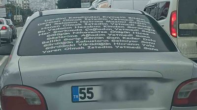 Samsun’da arabaların arkasına yazılan bazı yazılar görenlerin dikkatini çekiyor.