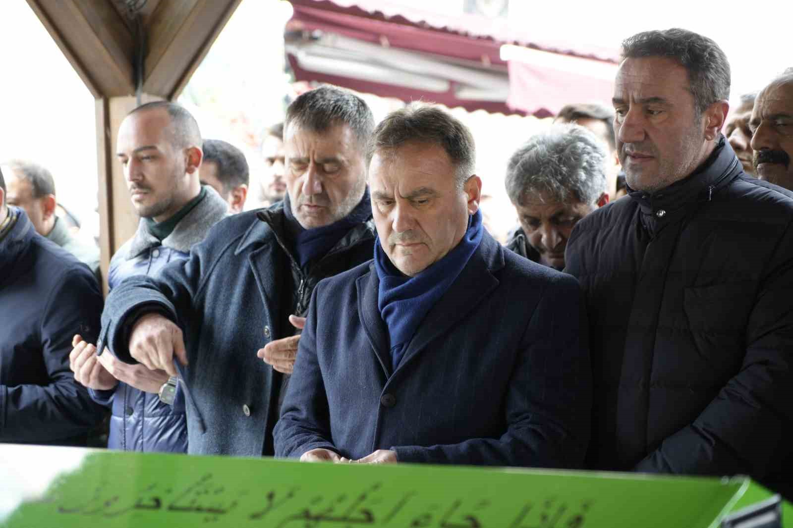 Başkan Çi̇meni̇n Annesi̇ Son Yolculuğuna Uğurlandı