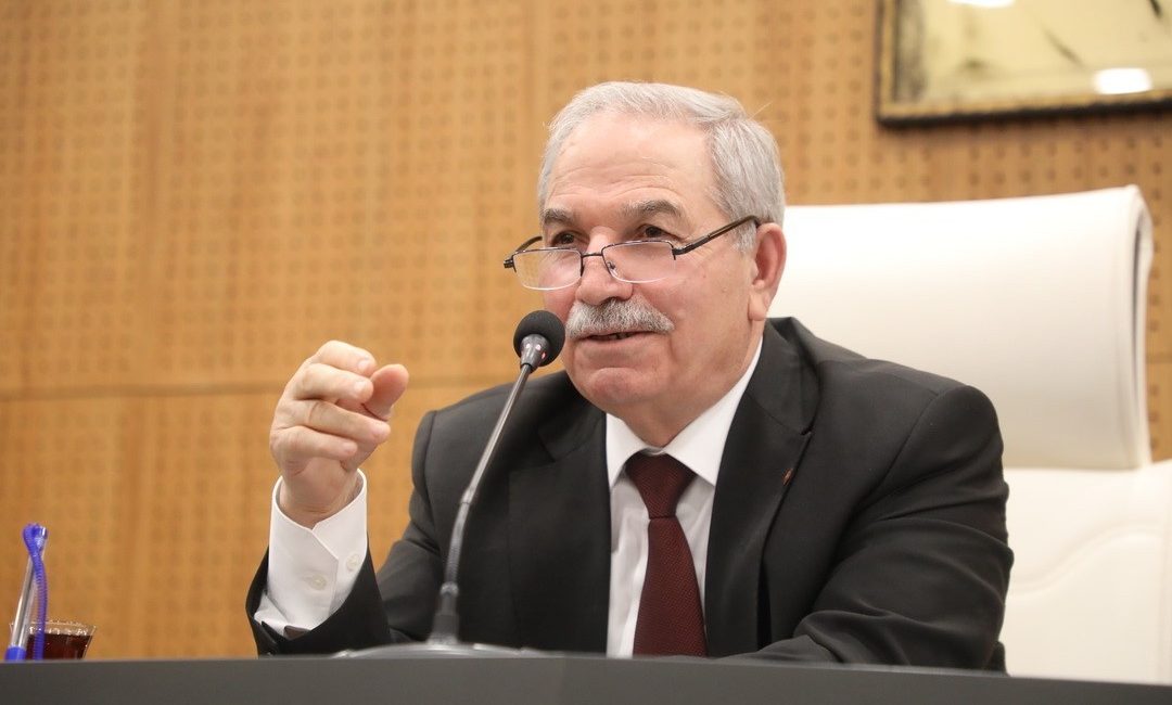 YILIN İLK MECLİS TOPLANTISINDA KONUŞAN İLKADIM BELEDİYE BAŞKANI NECATTİN DEMİRTAŞ,