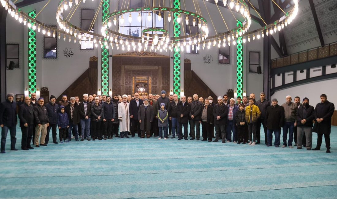 CANİK BELEDİYE BAŞKANI İBRAHİM SANDIKÇI, SABAH NAMAZINDA CEMAATLE BİRLİKTE ŞEHİTLER