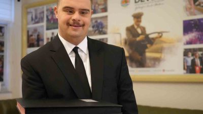 SAMSUN’UN ATAKUM BELEDİYESİ’NDEN ÖZEL KALEMDE ÇALIŞAN DOWN SENDROMLU BARAN USLUER,