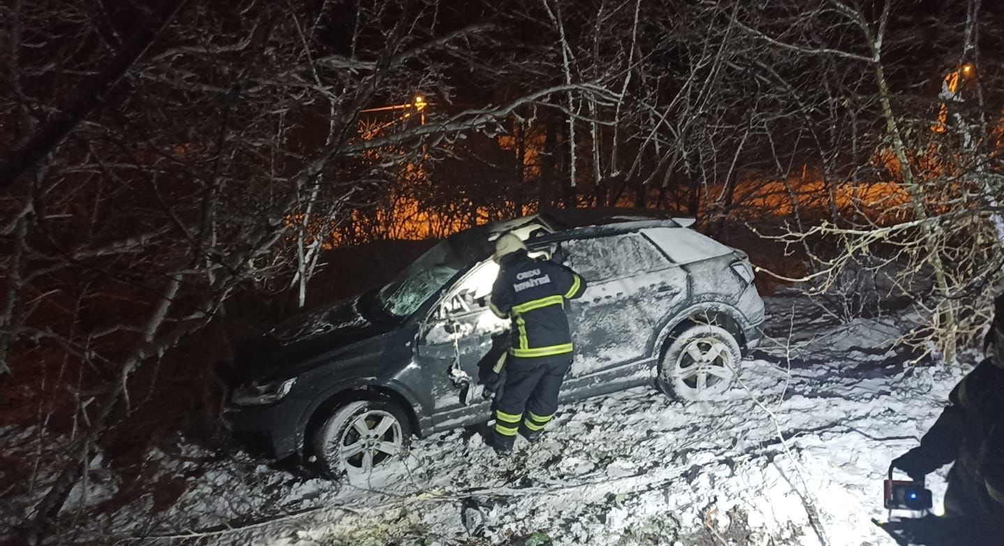 Buzlu Yolda Kontrolden Çıkan Otomobi̇l Şarampole Uçtu: 1 Ölü