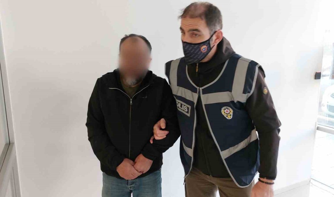 Evi̇ne Geli̇p Eşi̇ni̇ Rahatsız Edeni̇ Bıçakladı R.B. POLİS TARAFINDAN GÖZALTINA ALINDI.