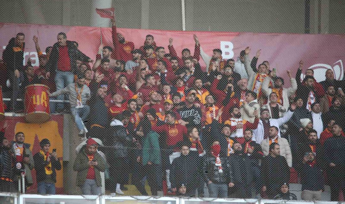 GALATASARAY TARAFTARI, SİVASSPOR İLE SİVAS 4 EYLÜL STADYUMU’NDA OYNANAN MAÇTA