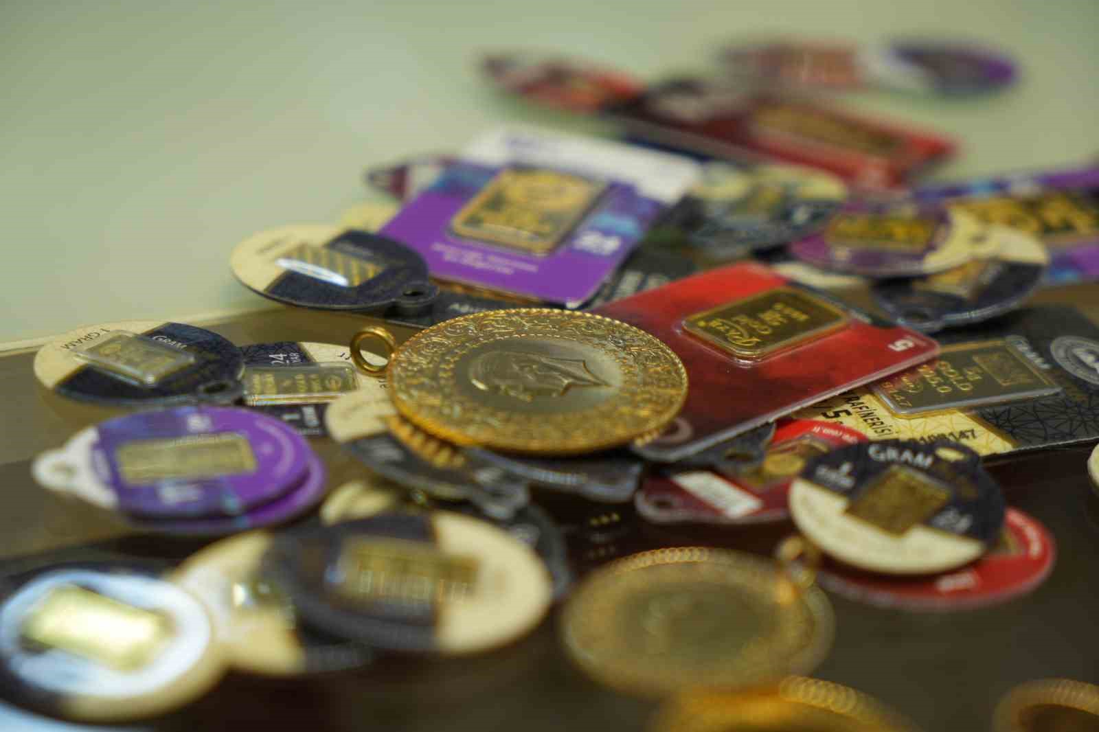 GEÇEN YIL, TL KARŞISINDA ALTIN YÜZDE 83, DOLAR YÜZDE 57,