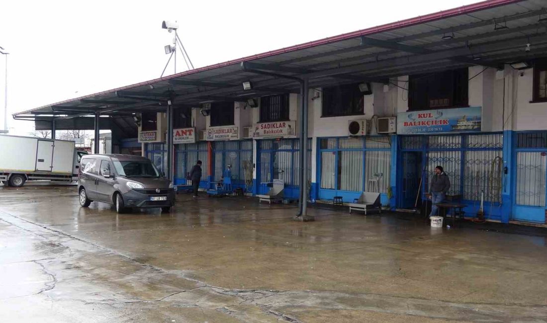 Hamsi̇de Bolluk Günleri̇ Bitti, Yokluk Günleri̇ Başladı Karadeniz’de son yılların en bereketli hamsi sezonu yaşanırken, yılbaşından sonra