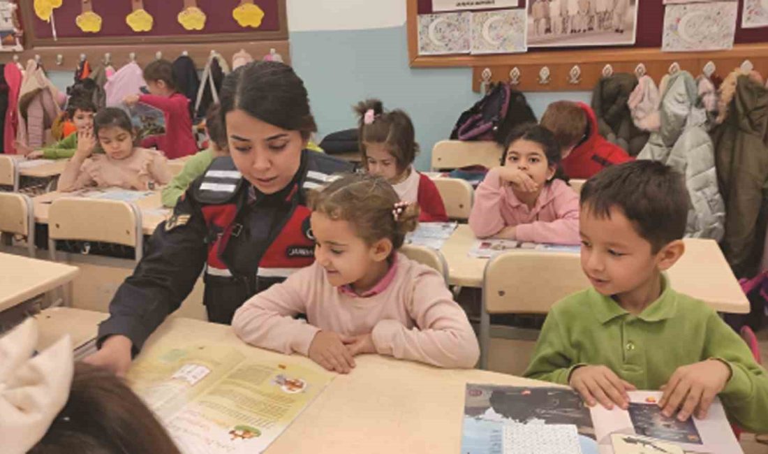 SİVAS’TA JANDARMA EKİPLERİNCE ÖĞRENCİLERE MESLEK TANITIMI YAPILARAK, SUÇTAN KORUNMA EĞİTİMİ