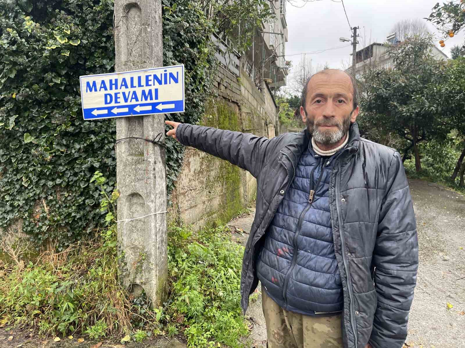 Rize’de mahalle muhtarı yeni yol yapılmasına rağmen eski yolun kullanılıp