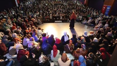 CANİK BELEDİYESİ, İLÇEDE DÜZENLEDİĞİ ‘MODERN DÜNYADA AİLE’ İSİMLİ KONFERANS PROGRAMIYLA