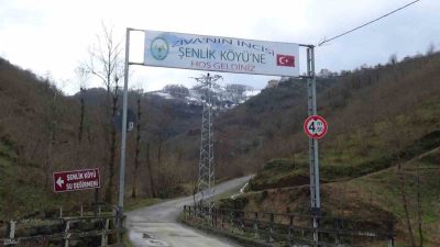 Giresun’un Görele ilçesinde yaklaşık 98 seçmenin bulunduğu Şenlik köyünde yaklaşan