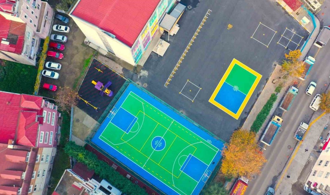 Ordu’nun Altınordu Belediyesi tarafından yürütülen çalışmalar ile okul bahçeleri oyun