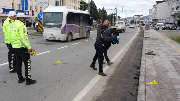 Orduda Ti̇cari̇ Taksi̇ni̇n Çarptığı 2 Kadın Ağır Yaralandı