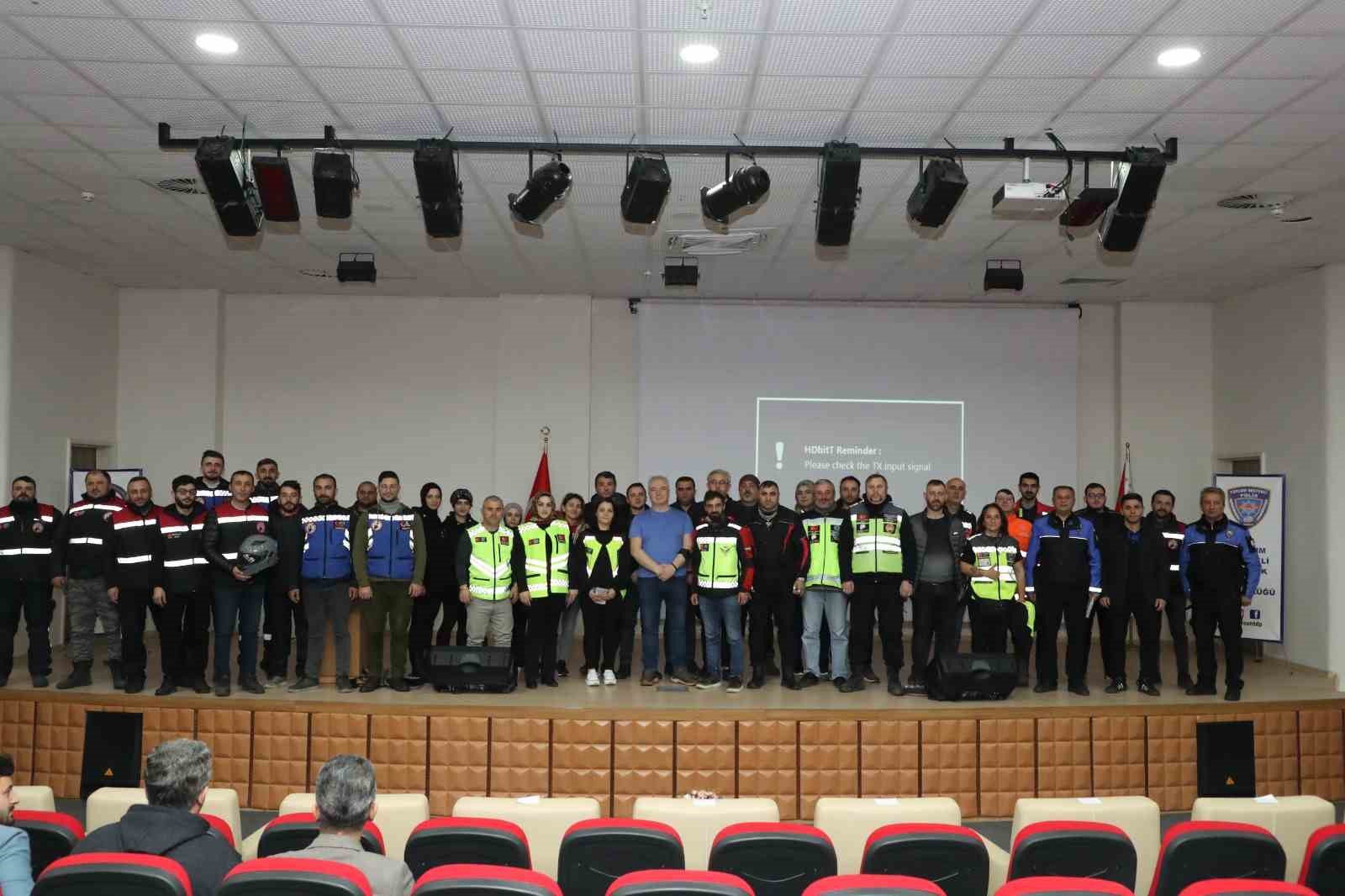 SAMSUN’DA POLİS EKİPLERİ TARAFINDAN TOPLAMDA 201 MOTOSİKLET SÜRÜCÜSÜNE EĞİTİM SEMİNERİ