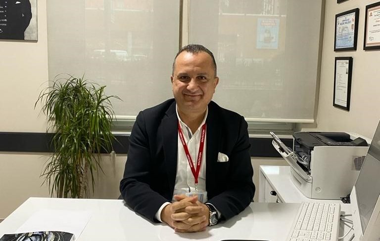 Parki̇nson Hastalarında Beyi̇n Pi̇li̇ Tedavi̇si̇ Semptomları Gi̇deri̇yor