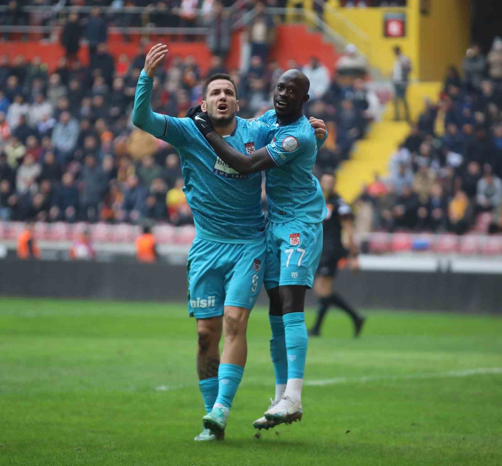 SİVASSPOR’UN 26 YAŞINDAKİ FUTBOLCUSU REY MANAJ, KAYSERİSPOR MAÇIYLA BİRLİKTE BU