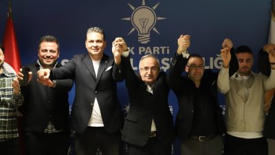 Samsun’da İYİ Parti’den istifa eden 11 kişi, düzenlenen törenle AK