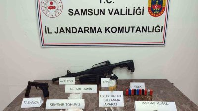 SAMSUN'DA JANDARMA EKİPLERİ TARAFINDAN UYUŞTURUCU VE SİLAH ELE GEÇİRİLDİ.