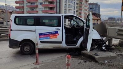 Samsun’da minibüsün bariyere çarptığı kazada 1 kişi yaralandı.