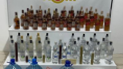 SAMSUN'DA POLİS TARAFINDAN DÜZENLENEN OPERASYONUNDA ŞİŞELER VE BİDONLAR İÇİNDE EL