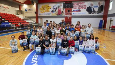 CANİK’TE YARIYIL TATİLİNDE DÜZENLENEN SPOR ETKİNLİKLERİNE KATILAN ÖĞRENCİ VE SPORCULARLA