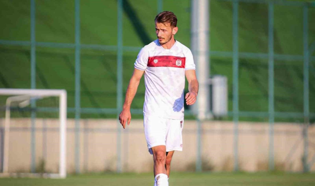 SİVASSPOR KULÜBÜ FUTBOLCU ABDULKADİR PARMAK İLE YOLLARIN AYRILDIĞINI DUYURDU.