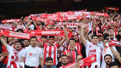 Sivasspor’da yönetim kurulunun aldığı kararla kombine fiyatlarında yüzde 50 indirim