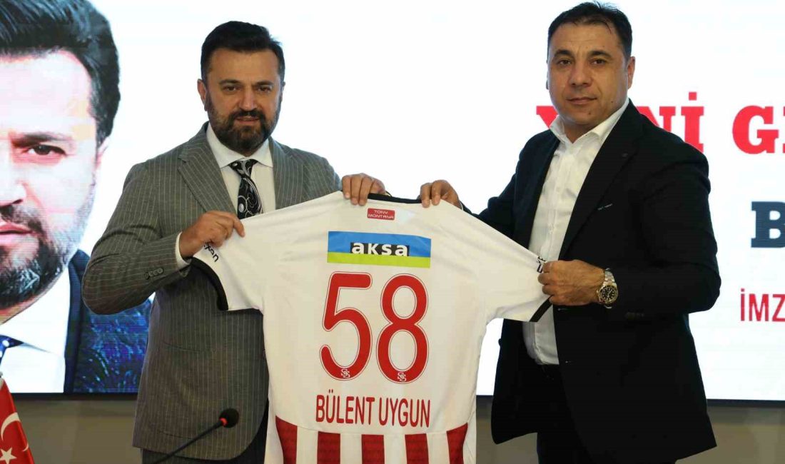 SİVASSPOR’DA TEKNİK DİREKTÖRLÜĞE GETİRİLEN BÜLENT UYGUN İÇİN İMZA TÖRENİ DÜZENLENDİ.