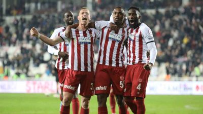 Trendyol Süper Lig’in erteleme maçında Sivasspor, dün konuk ettiği Galatasaray