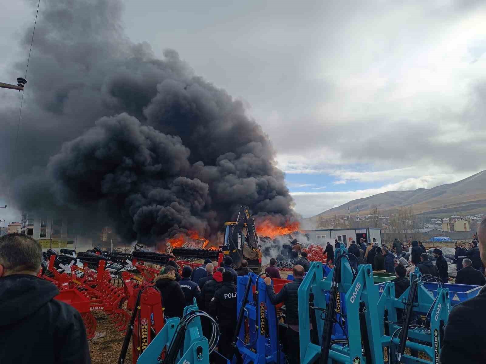 SİVAS’IN YILDIZELİ İLÇESİNDE BİR İŞ YERİNİN BAHÇESİNDE BULUNAN SULAMA BORULAR