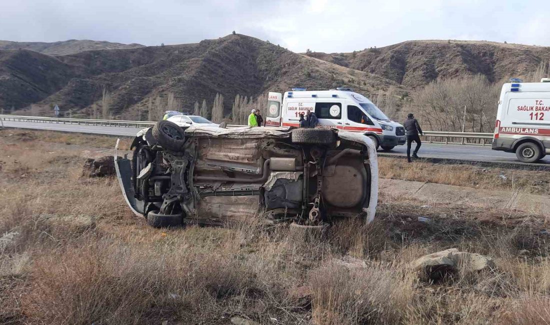 SİVAS’TA VİRAJI ALAMAYARAK YOLDAN ÇIKAN OTOMOBİLİN YAN YATMASI SONUCU MEYDANA