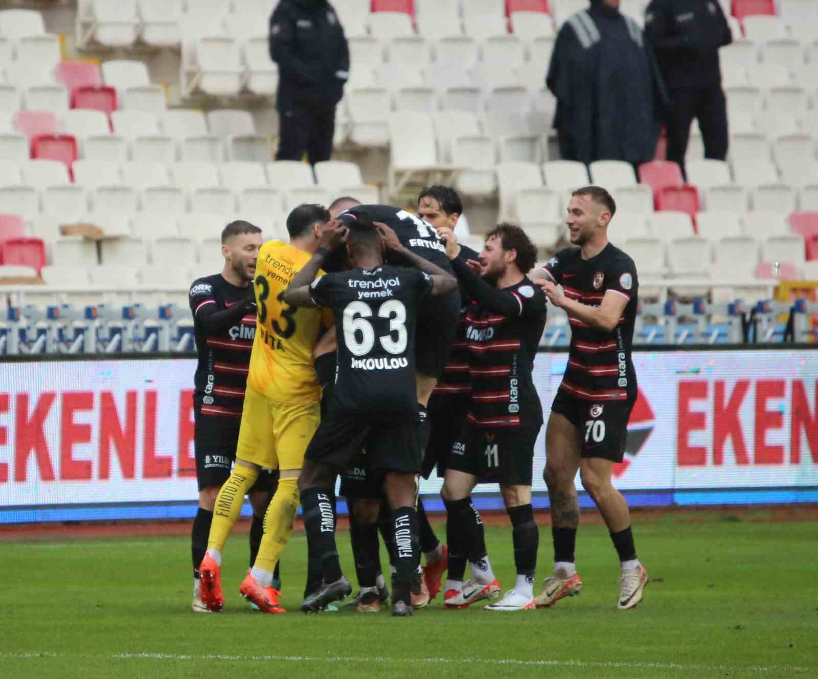 Trednyol Süper Li̇g: Si̇vasspor: 2 – Gazi̇antep Fk: 2 (İlk Yarı)