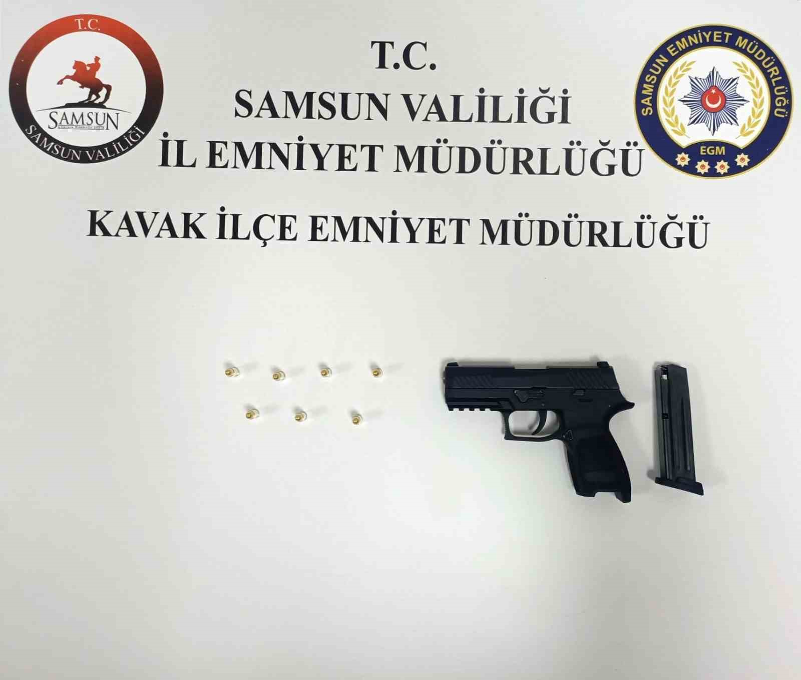 POLİS EKİPLERİNCE ARAÇTA GERÇEKLEŞTİRİLEN ARAMADA DA O.D.’YE AİT OLAN 1