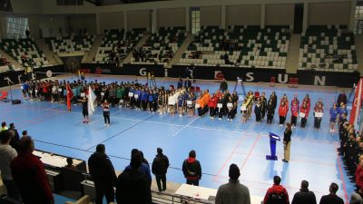 Giresun'un spor arenası, genç badminton tutkunlarını ağırlamak için hazırlandı.