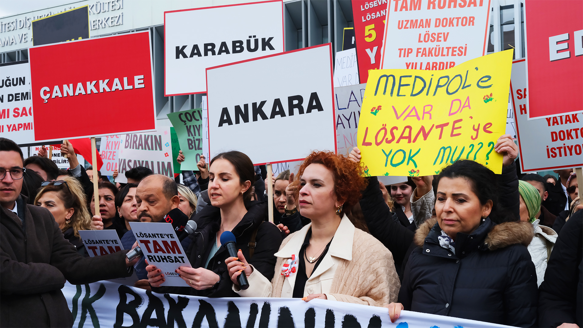 LÖSEV Hastane Mücadelesini Sürdürüyor: Sağlık Bakanını İstifaya Davet Ettiler