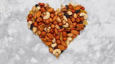 Kuruyemişler, besleyici değerleriyle bilinen ve dünya genelinde pek çok kültürde