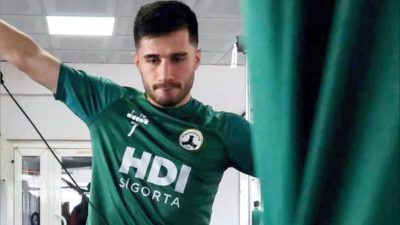 Fatih Karagümrük, Giresunspor'un açıklamasının ardından Talha Ülvan'ın transferini askıya aldı.