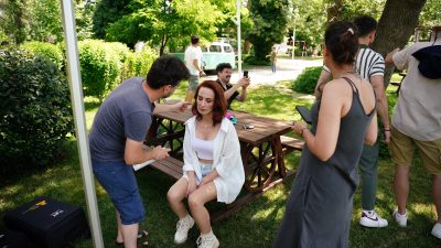 Dizi prodüksiyon, televizyon veya dijital platformlar için bir dizi (TV