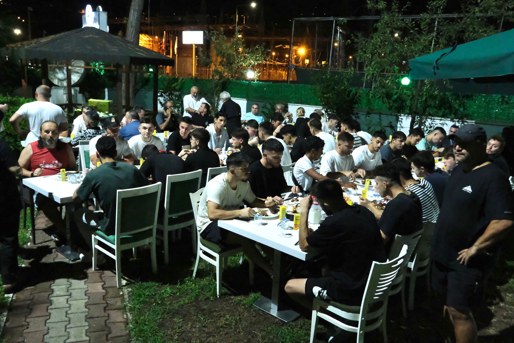 Giresunspor, yeni sezon hazırlıklarını sürdürürken, yoğun antrenman temposunun ardından düzenlenen