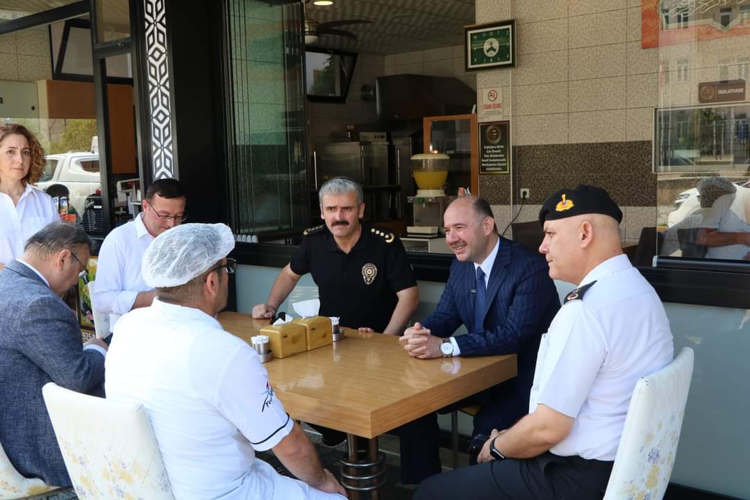 Giresun Valisi Serdengeçti Aksu Mahallesi Esnafını Ziyaret Etti Giresun Valisi Serdengeçti Aksu Mahallesi Esnafını Ziyaret Etti