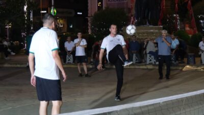 Giresun Belediyesi’nin organizasyonuyla gerçekleştirilen ayak tenisi turnuvası, şehrin spor atmosferine