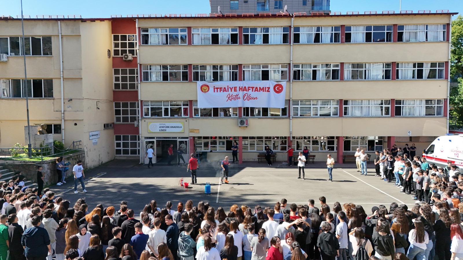 Giresun İtfaiyesi’nden Göz Dolduran Tatbikat: Atatürk Lisesi’nde Gerçeğini Aratmayan Yangın Tatbikatı