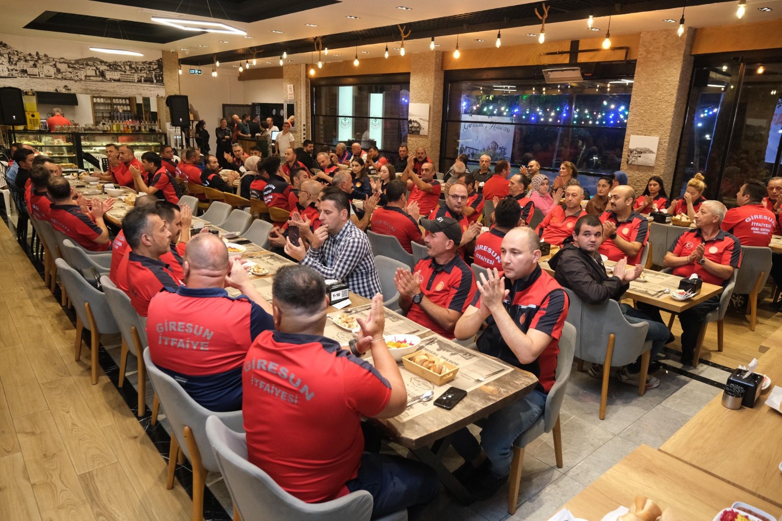 Başkan Köse, İtfaiye Haftası Dolayısıyla İtfaiye Personelleriyle Yemekte Buluştu